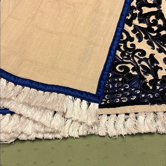 Chic Long Sleeve Dress with Blue Embroidery size Medium - Picture 7 of 11